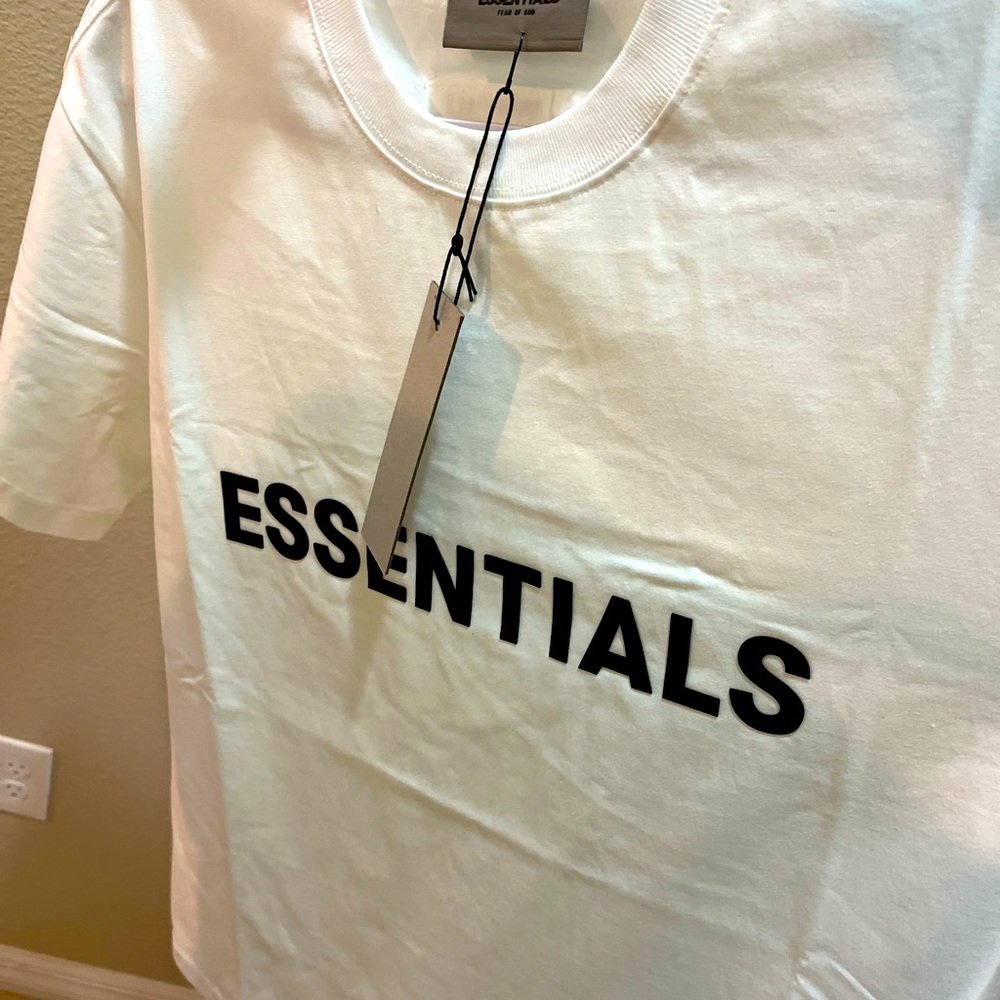 New authentic Essentials shirt tags included fast shipping message for size